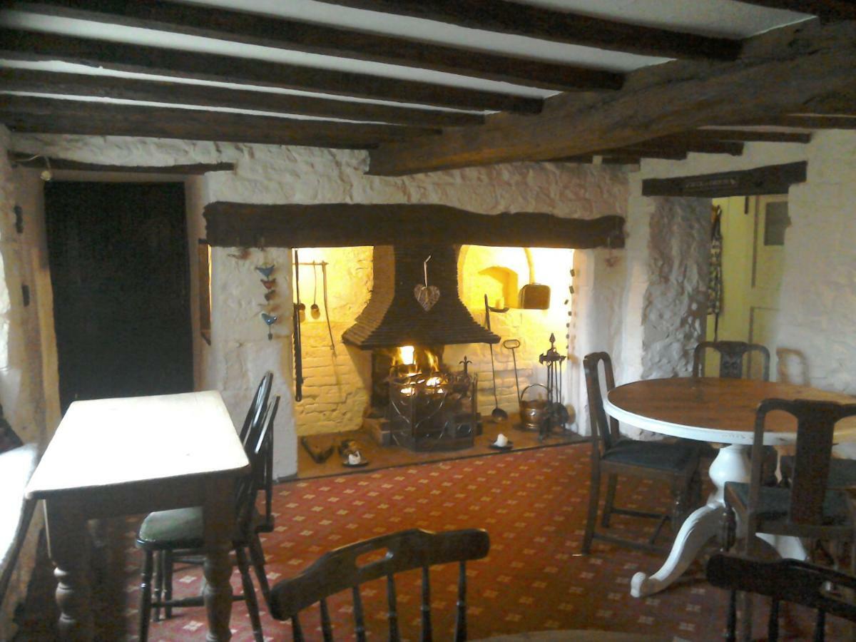 The Crown Inn Alvediston 외부 사진
